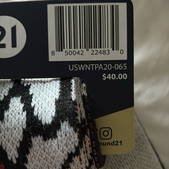 round21 Gray USWNT Our Time Double-Sided Soccer Scarf. NWT! - Picture 3 of 3